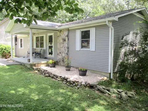 312 Lakeview Dr, Crossville, TN 38558