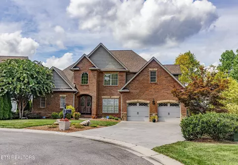 102 Crest Pointe Ln, Oak Ridge, TN 37830
