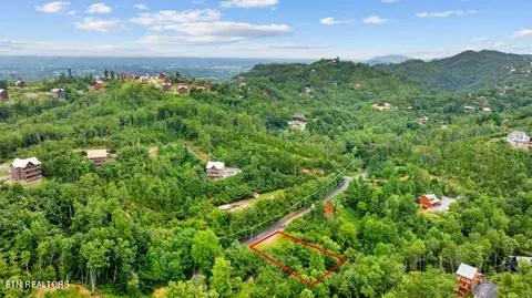 1910 Walker Trail Tr, Sevierville, TN 37876
