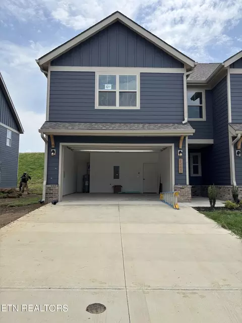 1453 Mountain Quail Cir, Maryville, TN 37801