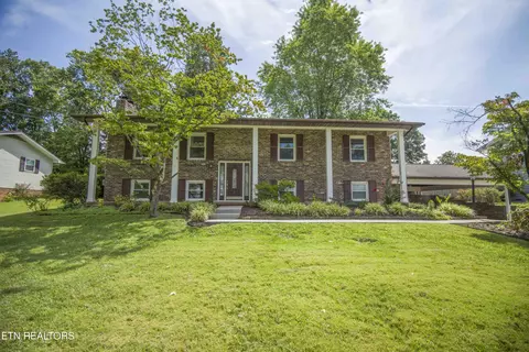 628 Woodland Dr, Clinton, TN 37716