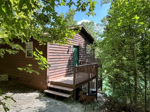 178 Lakemoore Ln, La Follette, TN 37766