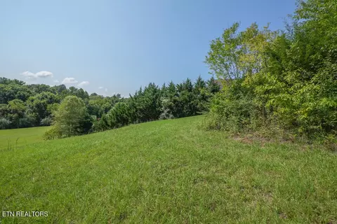 1566 Crestridge Dr, Maryville, TN 37804