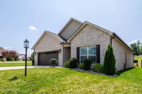2302 Torrey Pines Dr, Maryville, TN 37801