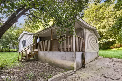 304 N Massachusetts Ave, La Follette, TN 37766