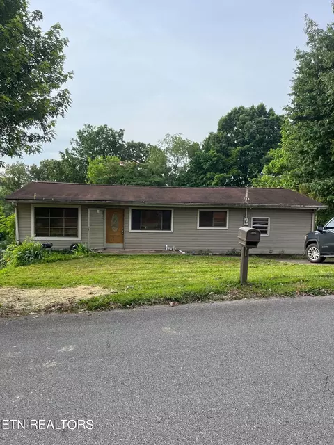 610 W 5th Ave, Lenoir City, TN 37771