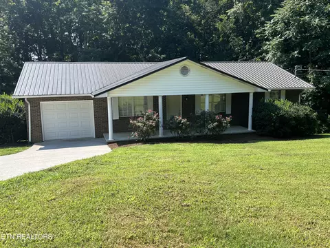 3839 Dovefield Ct, Louisville, TN 37777