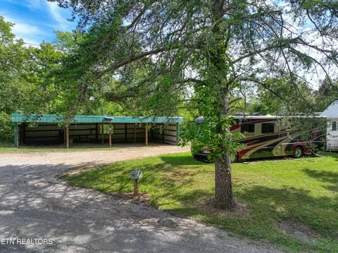 760 Rock House Rd, Pioneer, TN 37847