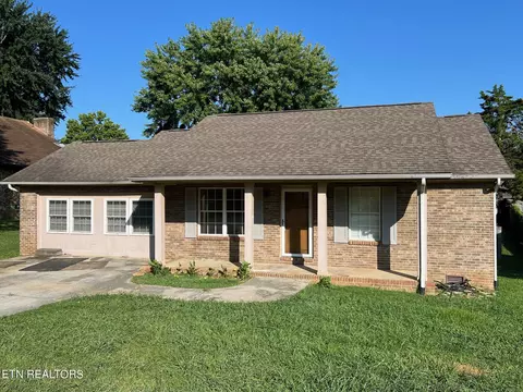 1429 Cedar Park Dr, Maryville, TN 37803