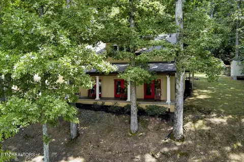 4501 Lakeside Dr, Lenoir City, TN 37772
