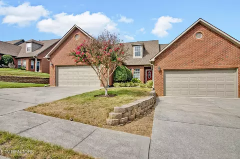 376 Meadow Walk Ln, Lenoir City, TN 37772