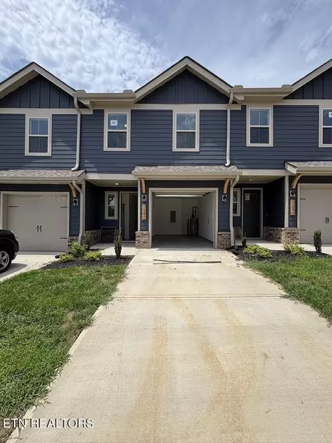 1446 Mountain Quail Cir, Maryville, TN 37801