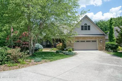 206 Markham Ln, Crossville, TN 38558