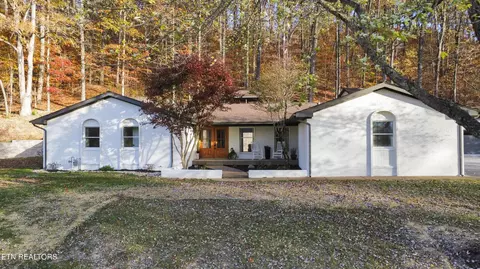 221 Fairway Dr, La Follette, TN 37766