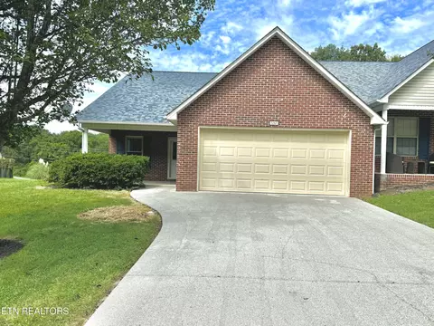 5267 Avery Woods Ln, Knoxville, TN 37921