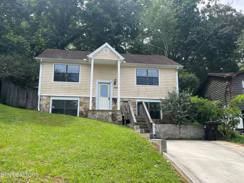 1500 Weeping Willow Ct, Knoxville, TN 37931