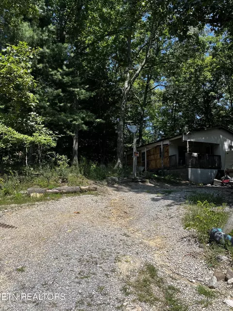 6910 Holiday Hill Ln, Tallassee, TN 37878