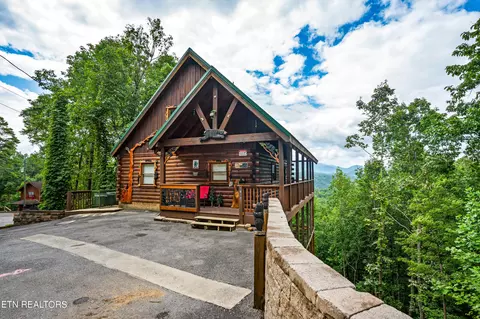 1819 Red Bone Way, Sevierville, TN 37876