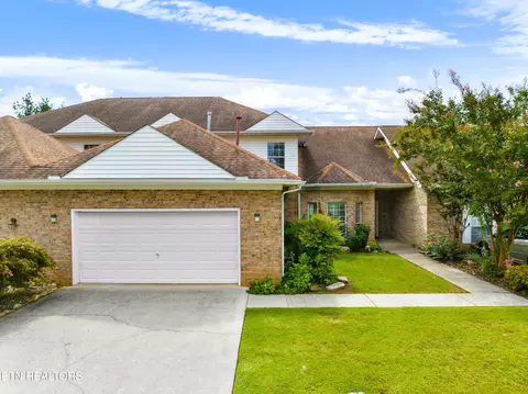 182 Royal Oaks Dr, Maryville, TN 37801