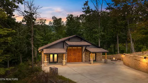3080 Smoky Bluff Tr, Sevierville, TN 37862