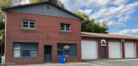 6861 Dr Thomas Walker Rd, Rose Hill, VA 24281