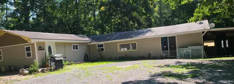 5711 Hideaway Cir, Tallassee, TN 37878