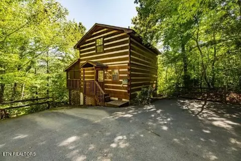 643 Kings Hills Blvd, Pigeon Forge, TN 37863
