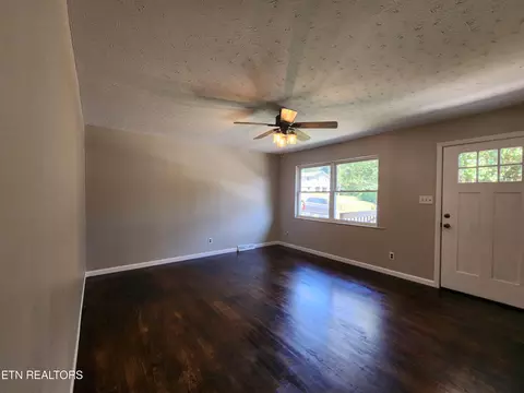 133 Pine Ridge Rd, Heiskell, TN 37754 photo 2