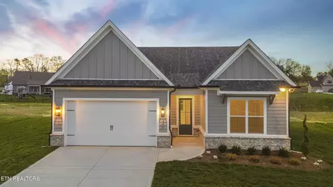 348 Poppy Pl, Lenoir City, TN 37772