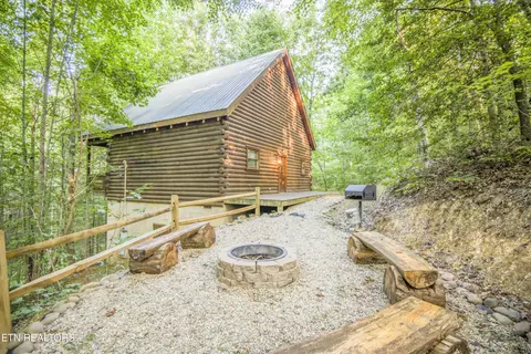 1432 Cupid Way, Sevierville, TN 37876