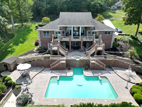 155 Lake Crest Dr, Lenoir City, TN 37772