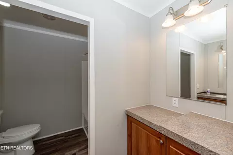 Bath - 8154 Harmon Rd, Powell, TN 37849 photo 5 of 5