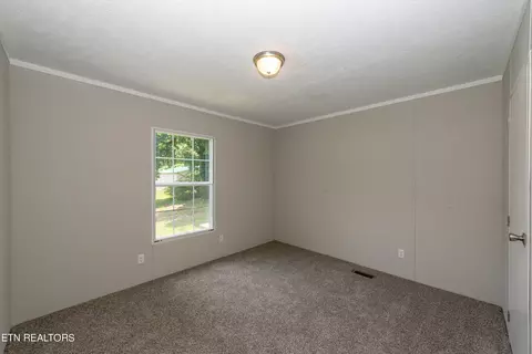 Bedroom - 8154 Harmon Rd, Powell, TN 37849 photo 1 of 3