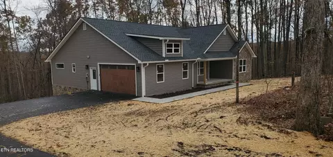 453 E Cove Rd, Monterey, TN 38574