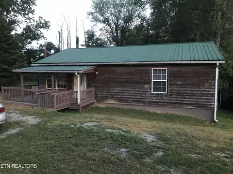 140 Sawmill Cir, Jacksboro, TN 37757