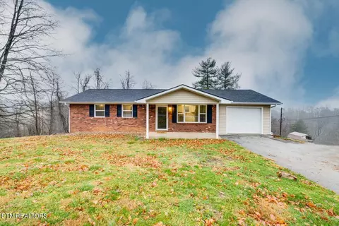1724 Boone Cir, Tazewell, TN 37879