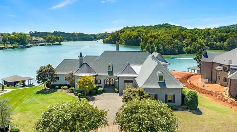 255 Bay Pointe Rd, Vonore, TN 37885
