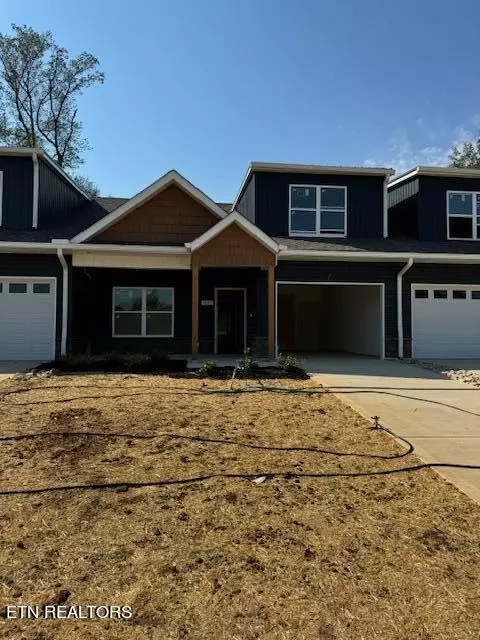 1420 Summer Meadow Dr, Powell, TN 37849