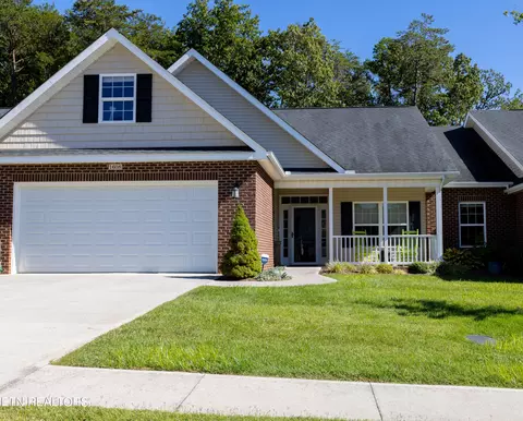 1608 Autumn Path Ln, Knoxville, TN 37918