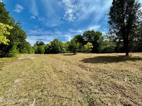 8214 Norris Fwy, Knoxville, TN 37938