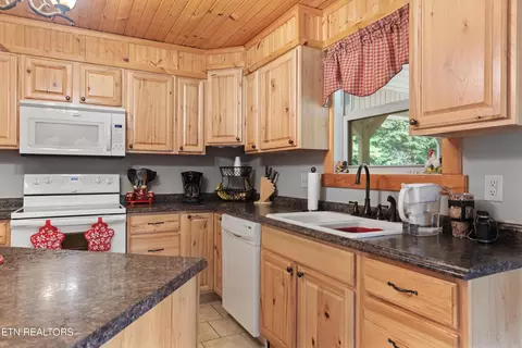 Kitchen - 295 Bob Wright Rd, Maynardville, TN 37807 photo 1 of 2