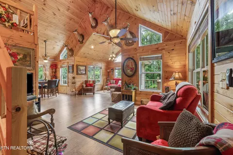Living - 295 Bob Wright Rd, Maynardville, TN 37807 photo 3 of 5