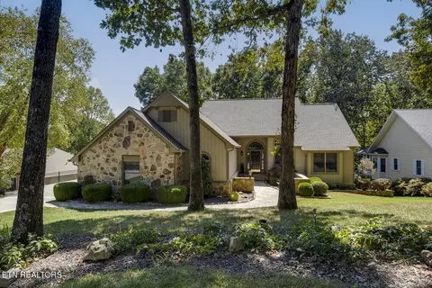 112 Tanasi Dr, Loudon, TN 37774