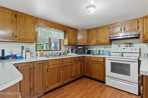 Kitchen - 217 Joppa Rd, Alpine, TN 38543 photo 2 of 3