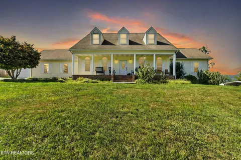 180 Winding Stairs Pl, Big Stone Gap, VA 24219