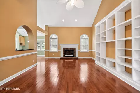 Living - 212 Windstone Blvd, Powell, TN 37849 photo 2 of 2