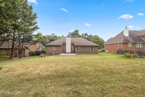 Exterior - 212 Windstone Blvd, Powell, TN 37849 photo 4 of 5