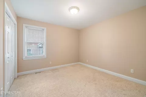 Bedroom - 212 Windstone Blvd, Powell, TN 37849 photo 3 of 4