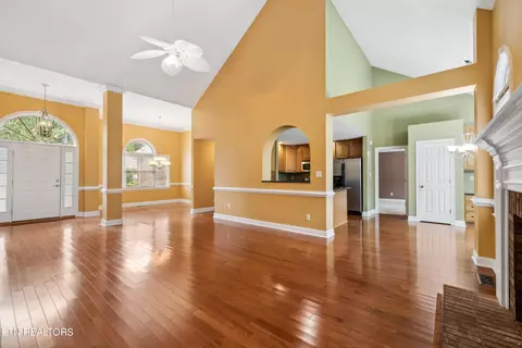 Living - 212 Windstone Blvd, Powell, TN 37849 photo 1 of 2