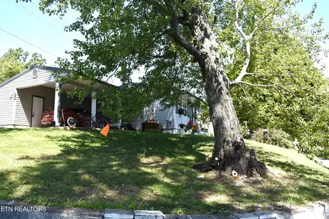 206 Noe Dr, Tazewell, TN 37879